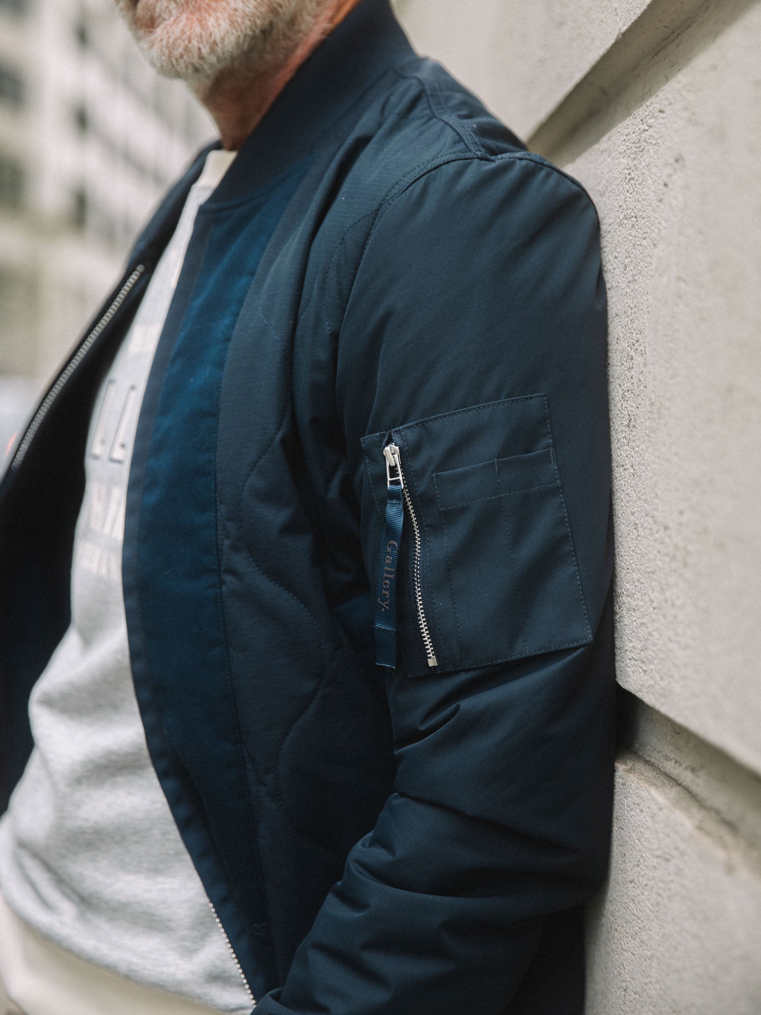 Modelshot / Navy / Detail